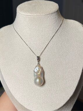 Baroque Freshwater Pearl Pendant - White